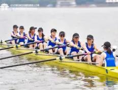 极速电竞-赛艇超级杯掀起高潮，中原雷豹队逆转荆楚雄狮队，高压逼抢奏功——定位球制造杀机(2024年赛艇单人艇分段桨频)