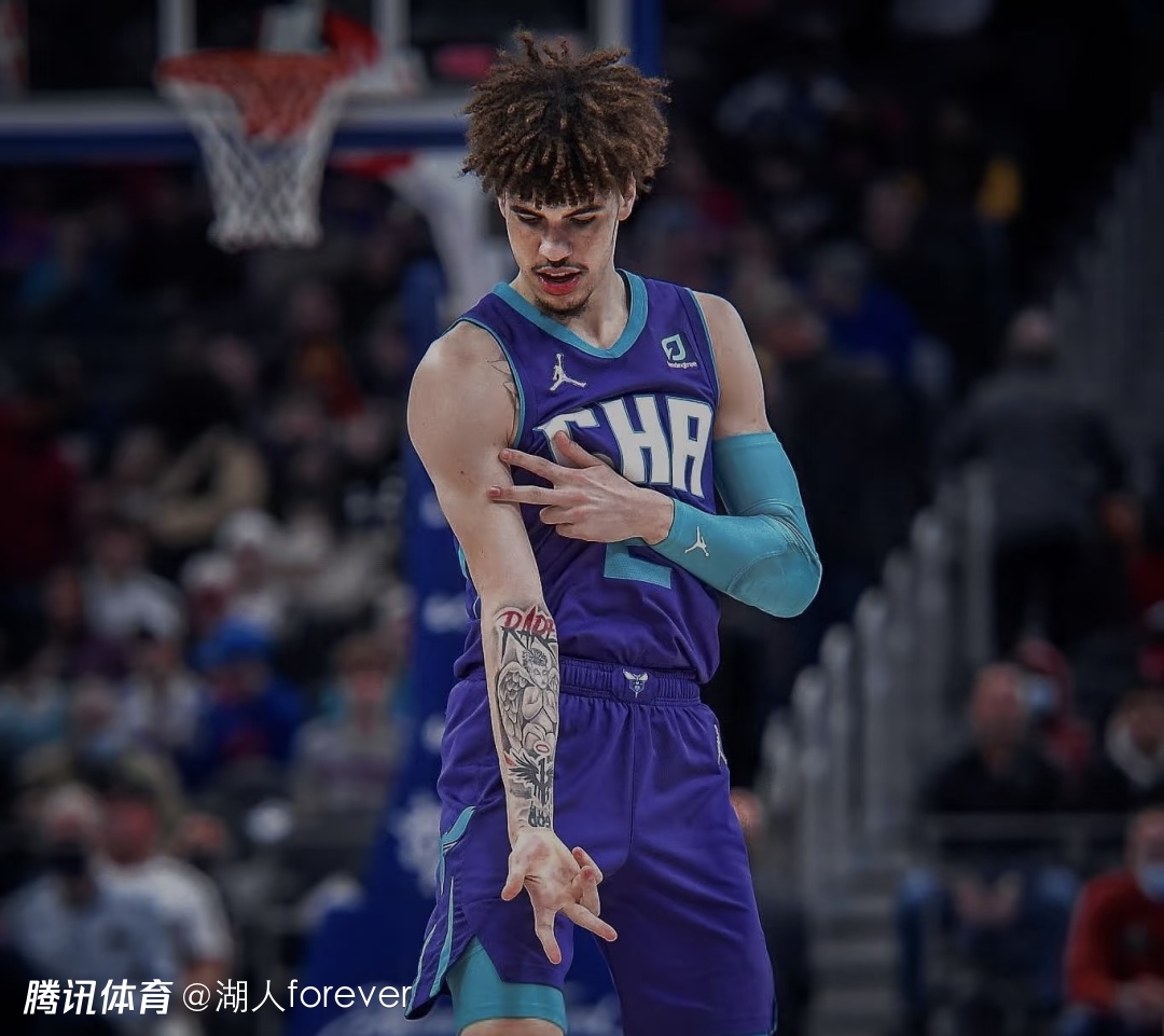 极速电竞-包含夏洛特黄蜂迎NBA季后赛关键赛；赛后临场应变；目标明确；团队化学反应显著的词条