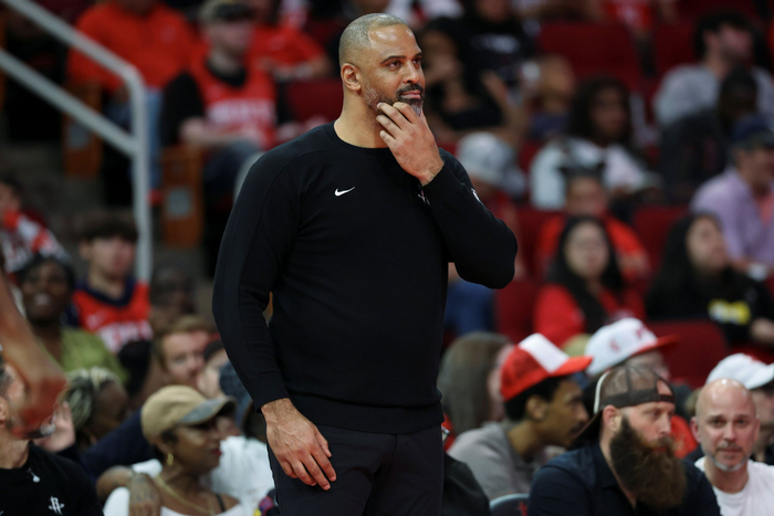 极速竞猜-葡超赛程吃紧，休斯敦火箭清晨调整名单，引发热议，更衣室氛围转暖(火箭活塞比赛回放)