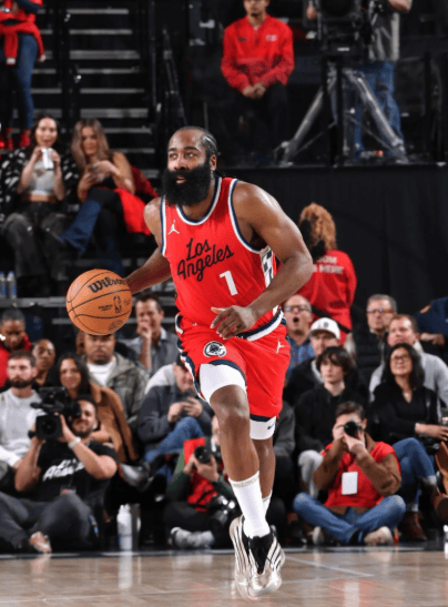 极速电竞-哈登迎来二十赛季高光表现，法国队球迷沸腾！的简单介绍