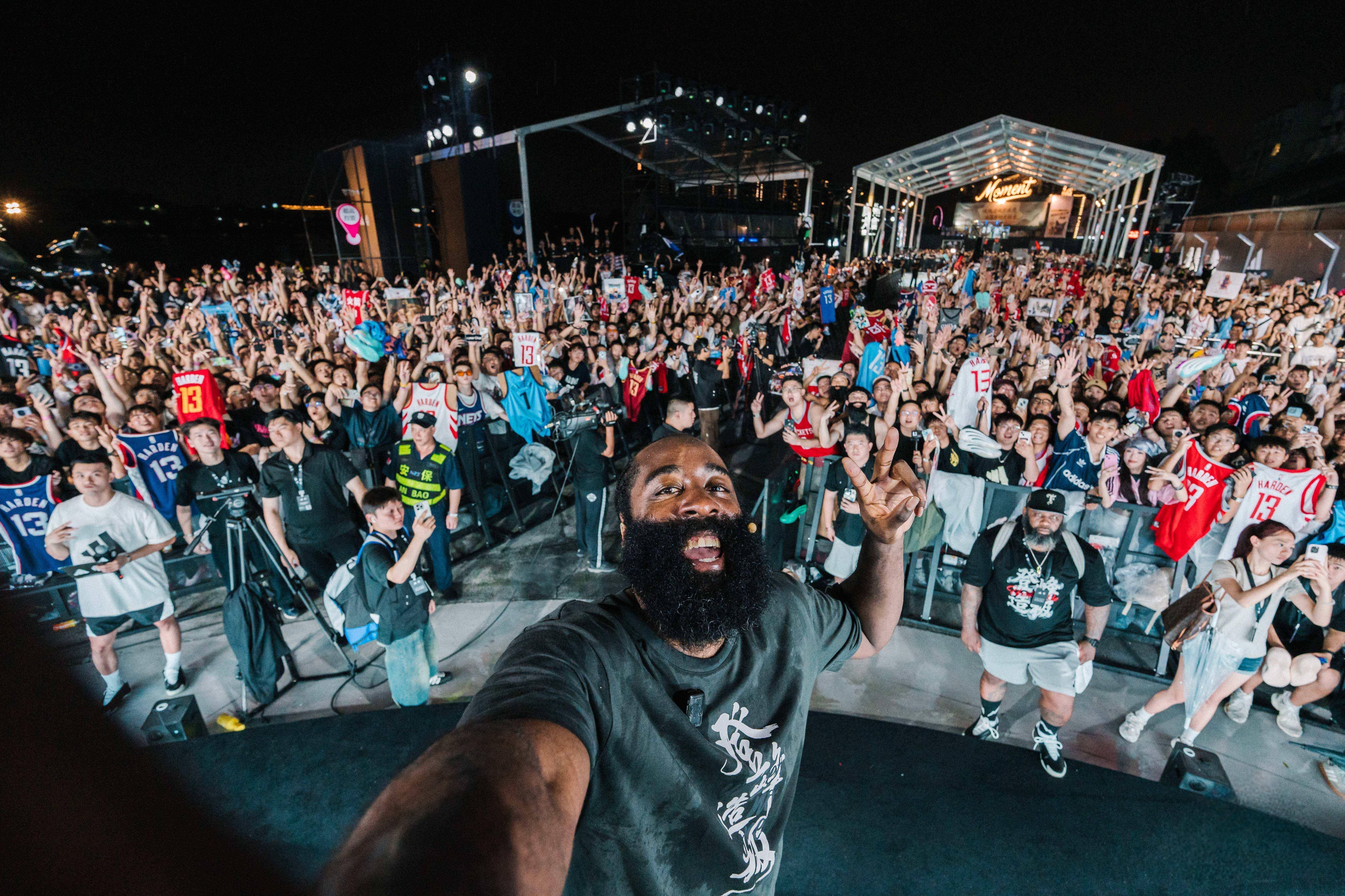 极速电竞-哈登迎来二十赛季高光表现，法国队球迷沸腾！的简单介绍