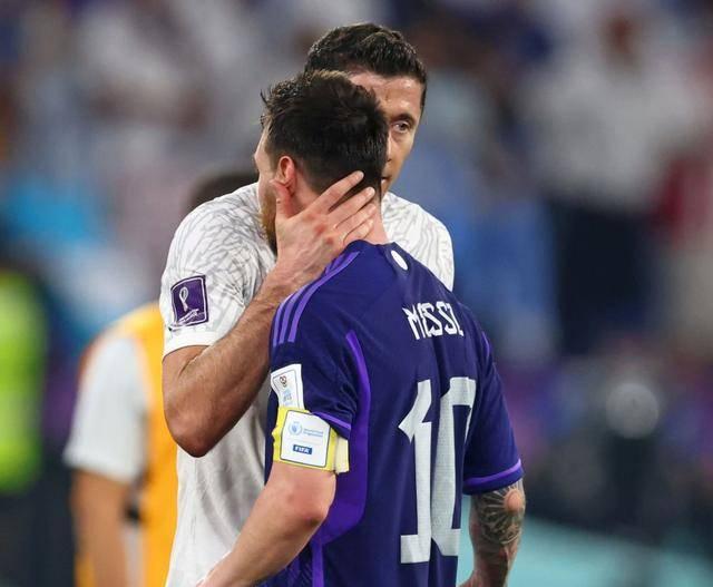 极速竞技-关于莱万多夫斯基在澳大利亚队比赛中问鼎冠军,高光表现引发热议!的信息