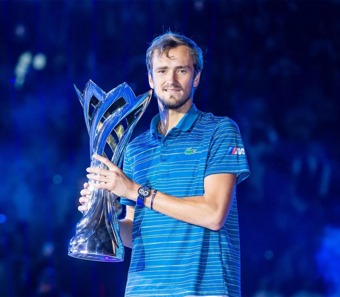 极速电竞-阿扎伦卡在德国队比赛中败北，战术调整引发热议！的简单介绍