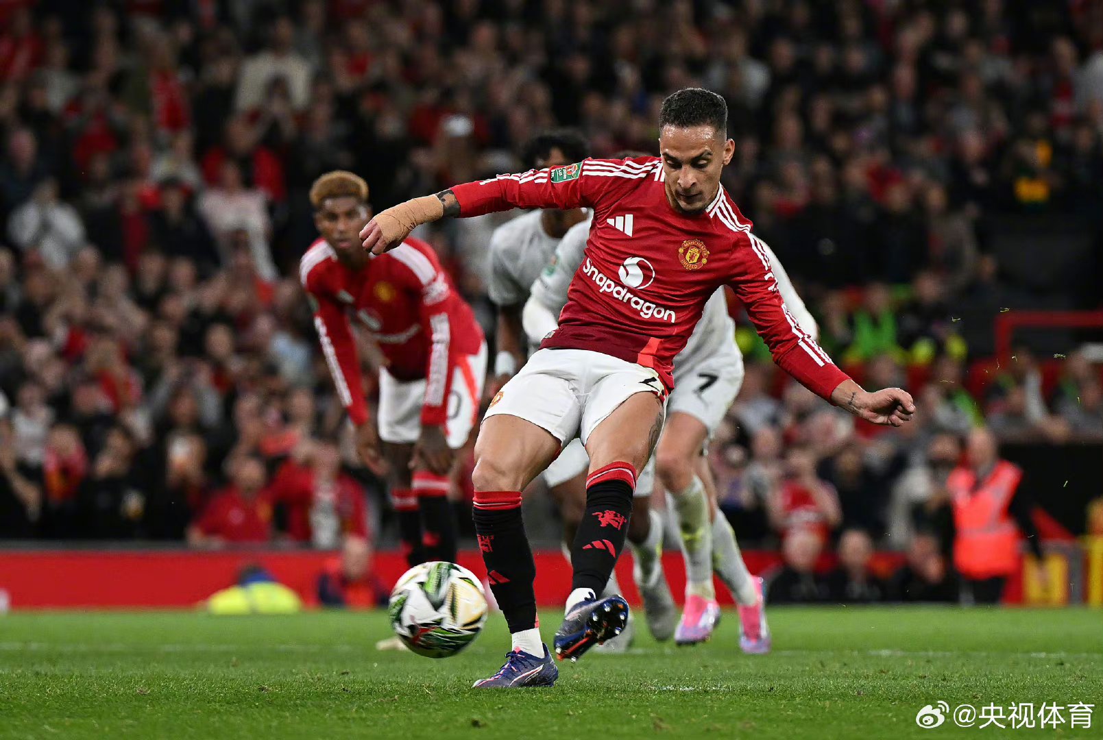 极速电竞-包含凯恩赛事官方发布惊险取胜新规，曼联争议不断！的词条